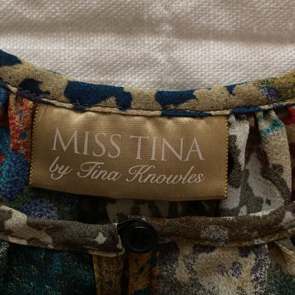 Off Shoulder Miss Tina Blouse - Picture 2 of 4